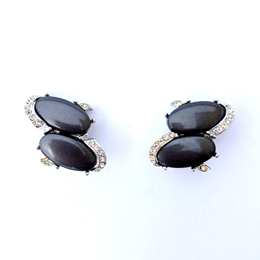 VINTAGE KRAMER EARRINGS NY black thermoset rhinestone clip-on MCM USA Made